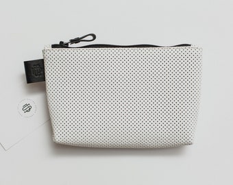 Makeup pouch Genuine leather Small cosmetic bag White Italian leather Traveler cosmetic case Zipper pouch