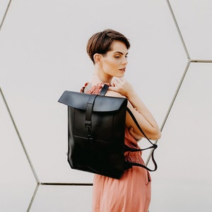 Sac à dos en cuir naturel pour femme Sac à dos de ville minimaliste en cuir noir