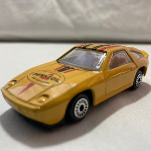 Zee Toys Porsche 928S Pennzoil D89 1:64 Scale image 1