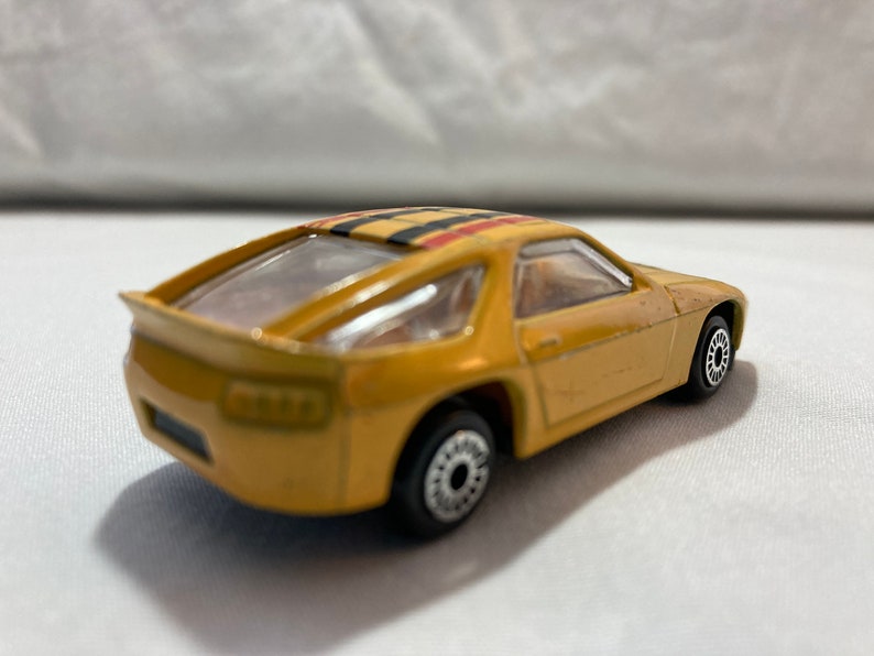 Zee Toys Porsche 928S Pennzoil D89 1:64 Scale image 4