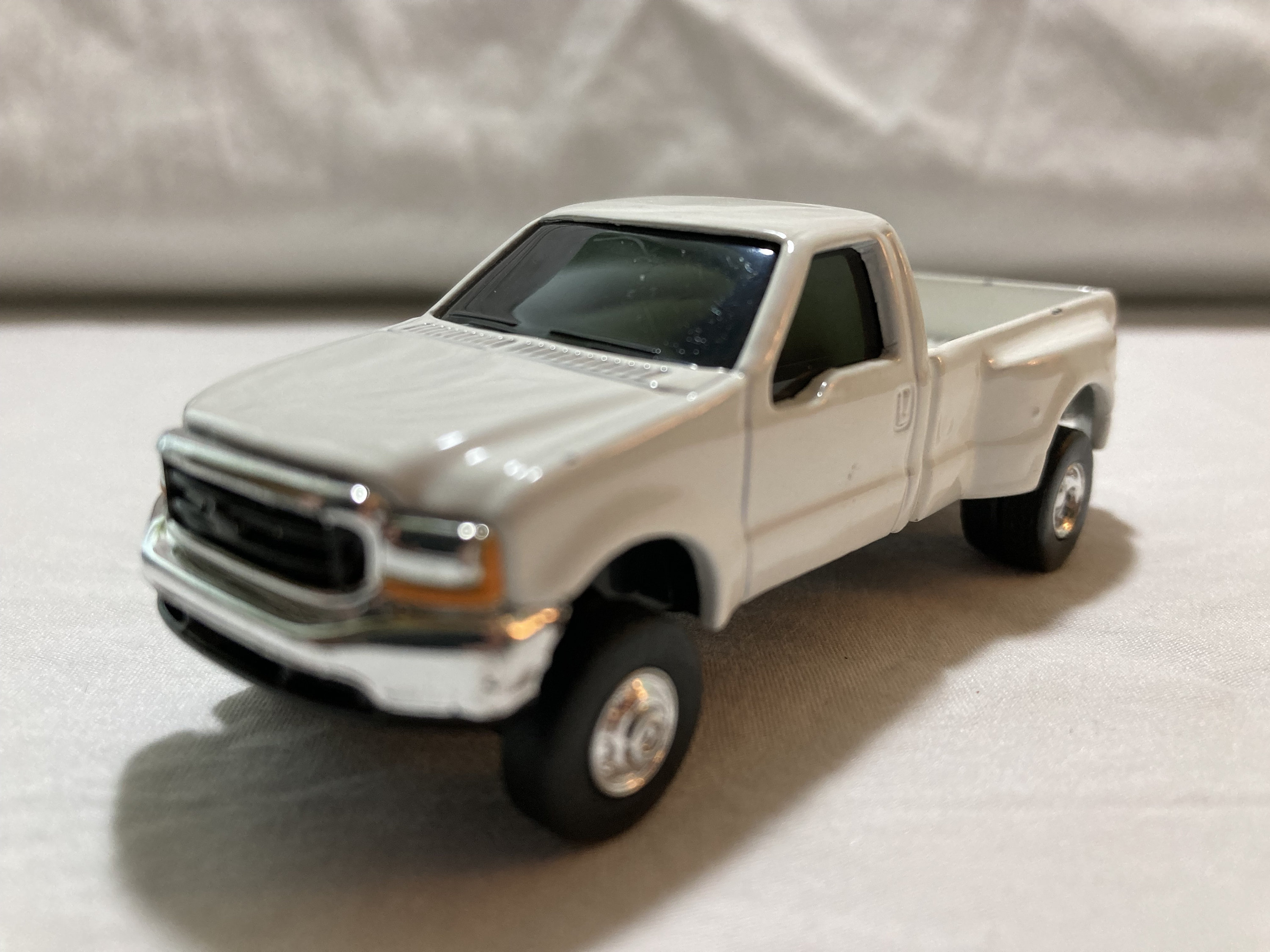 Ertl Diecast Ford F350 TOMY ERTL Collect N Play 1/64 Ford F-350