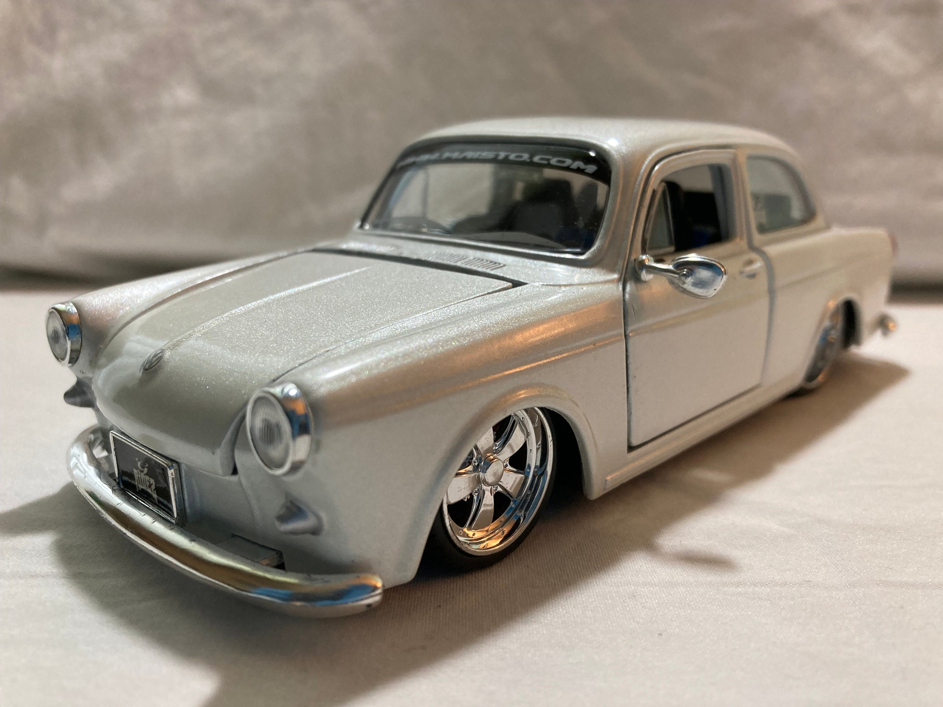 自動車 Maist Volkswagen 1600 Notchback 1/24 1967 Ridez V Bugz volkswagen 1600 Notchback Hard Top by