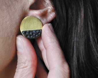 Modern and minimal round stud earrings in brass and slate, gold and black color with carved stone, handcrafted jewel, gift for her