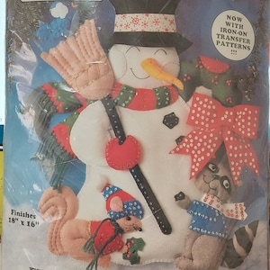 Felt Wall Hanging Kit Snowman and woodland friends Design Works Crafts