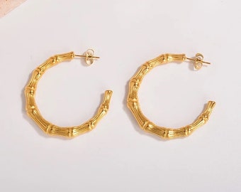 Pendientes de bambú en forma de C