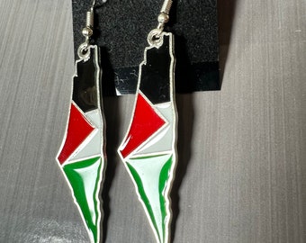 Boucles d'oreilles faites main en forme de carte représentant le drapeau palestinien