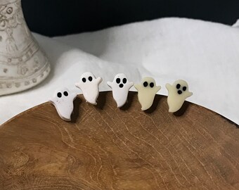 Mini ghost studs | Polymer clay earrings | Ghost earrings | Halloween earrings | Fall | Autumn | Handmade ghost earrings | Lightweight studs