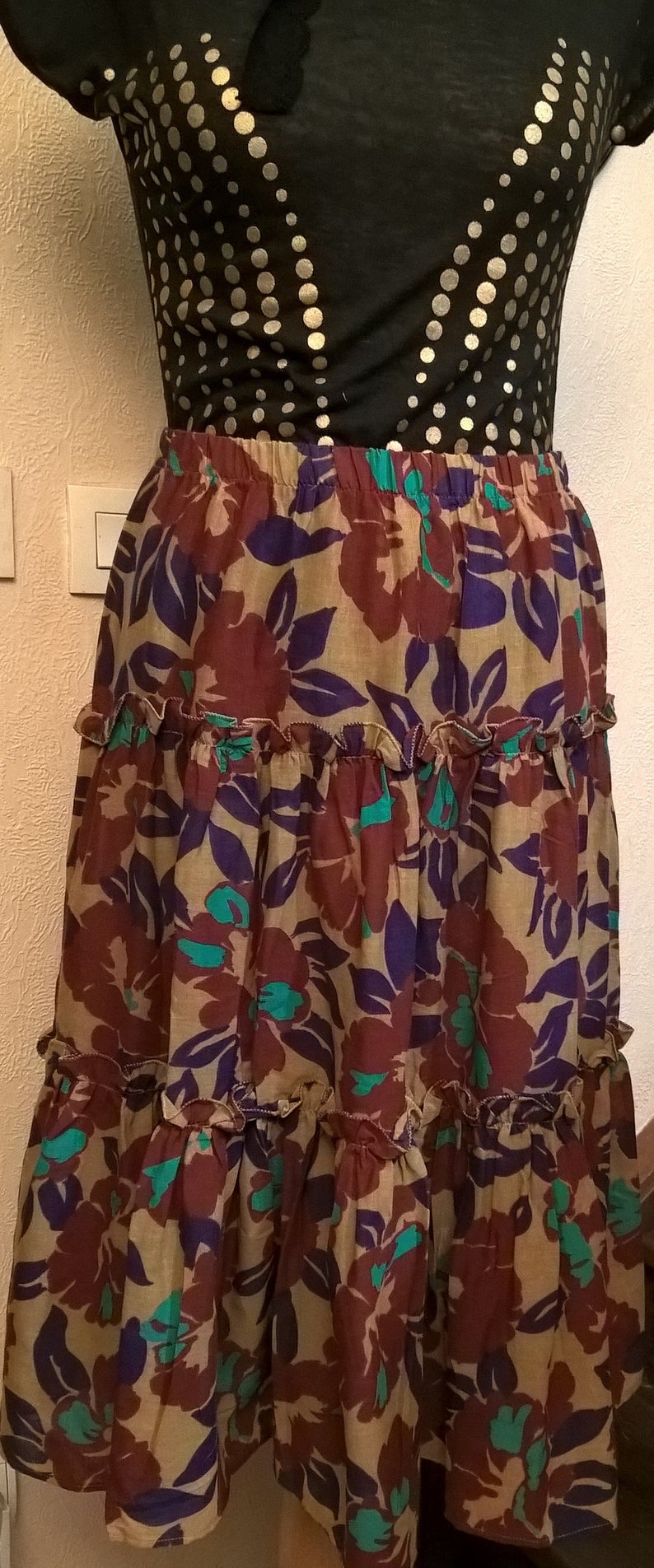 year 80 mid length long great gift idea Vintage skirt in printed cotton fabric Made in France