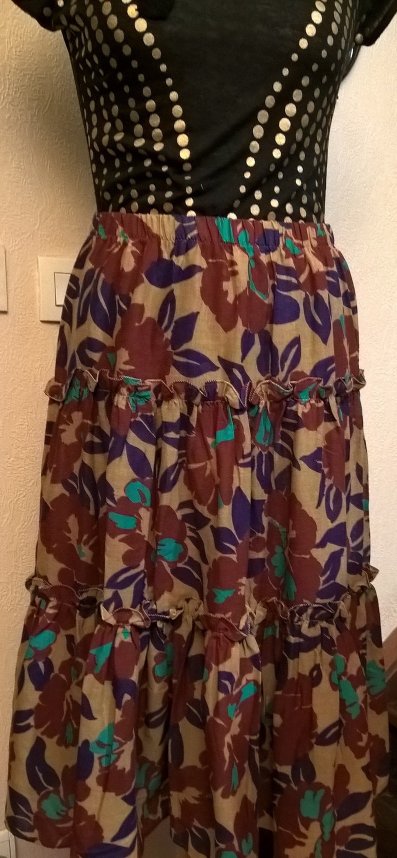year 80 mid length long great gift idea Vintage skirt in printed cotton fabric Made in France