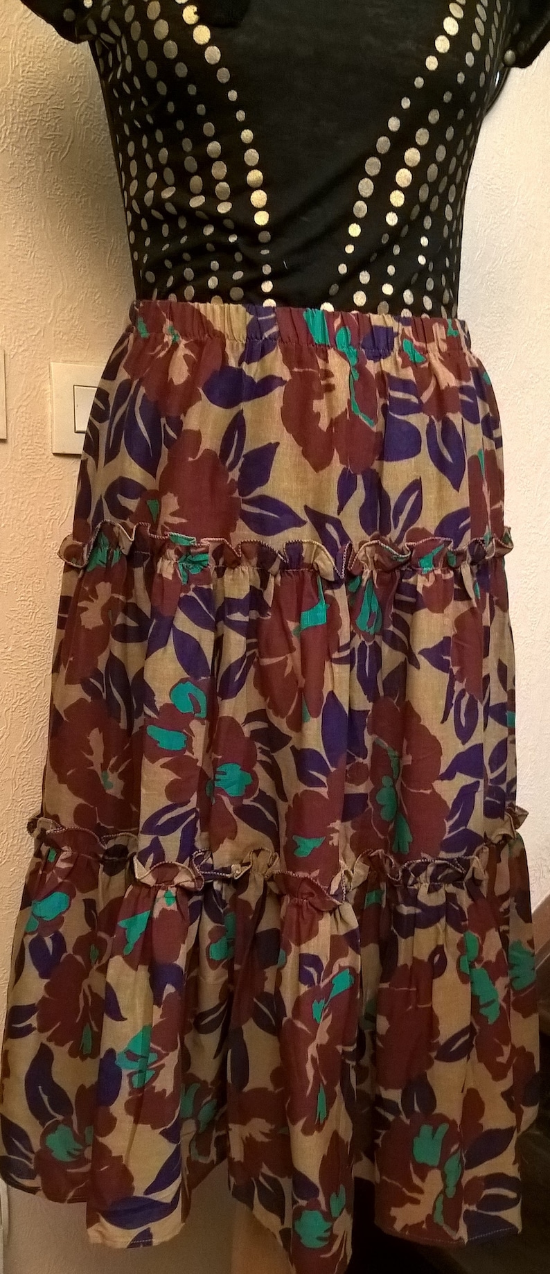 year 80 mid length long great gift idea Vintage skirt in printed cotton fabric Made in France