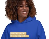 Hoodie Overworked & Underpaid, hoodie unisexe, hoodie femme, hoodie maman, pull drôle, pika illustration