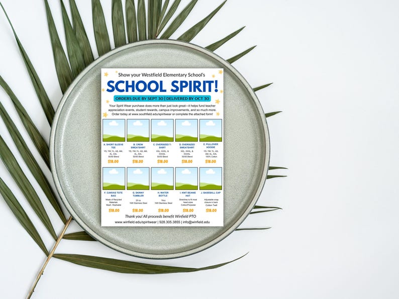 Puede incluir: Un folleto en un plato gris con el texto "SCHOOL SPIRIT!" e im&aacute;genes de productos. El folleto enumera art&iacute;culos como camisetas de manga corta, sudaderas con capucha y gorras de b&eacute;isbol. El folleto est&aacute; rodeado de hojas verdes.
