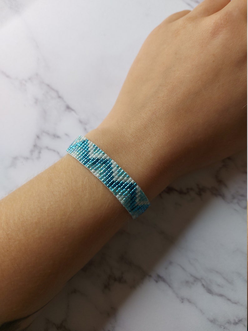 Blue bracelet in miyuki beads