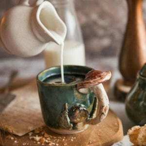 Handgemachter Pilzbecher • Wald-Inspirierte Tasse • Cottagecore Keramik • Größe S oder M • Künstlerische Geschenkidee • Natur Steinzeug Bild 11