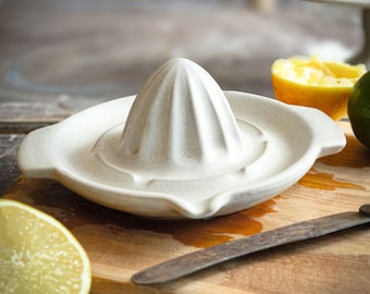Presse-agrumes en céramique avec bec verseur, presse-agrumes manuel, presse-agrumes citron-lime, gadgets de cuisine utiles, cadeau fait main unique