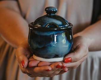 Azucarero de cerámica hecho a mano con tapa, tarro de azúcar de gres, recipiente de cocina, cerámica minimalista, decoración de cocina artesanal