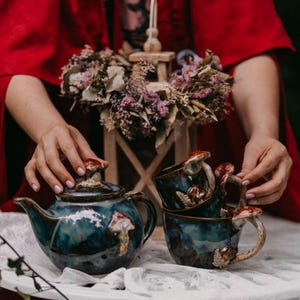 Keramische paddenstoeltheepot • Paddenstoelsteengoed • Cottagecore-theepot • Handgemaakt aardewerk • Boskeukendecor • Theeliefhebbercadeau • Beste cadeau