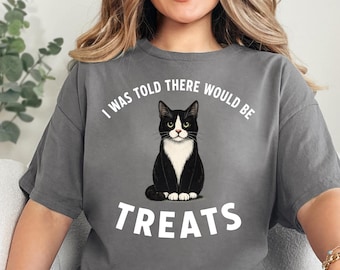 おやつがあるって言われたのに 猫Tシャツ、面白い猫好きへのギフト、ハロウィン猫グラフィック ユニセックス ヘビーコットンTシャツ