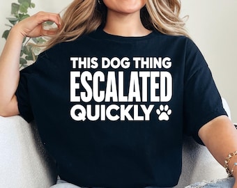 この犬の件はあっという間にエスカレートしたTシャツ、面白い犬好きへのギフト、かわいい子犬のグラフィックTシャツ、面白いペットのグラフィックTシャツ、犬の飼い主やペットの親へのギフト