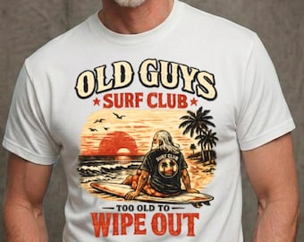 オールドガイズサーフクラブ「ワイプアウトするには年を取りすぎている」Tシャツ、面白いサーファーギフト、レトロなビーチライフスタイルギフト、サーフィングラフィック、面白い海好き、レトロサーフ