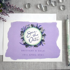 Personalizado Guardar la fecha, diseño de papelería a medida, Lilac & Lavender Wedding Invitation Suite, tarjetas florales púrpuras para los invitados, RSVP, menús, etc.