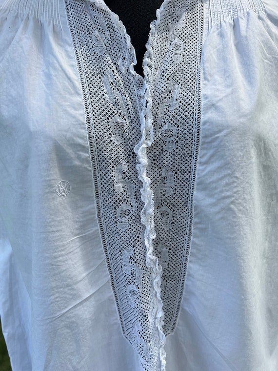 Antique Victorian White Cotton and lace nightgown - image 3