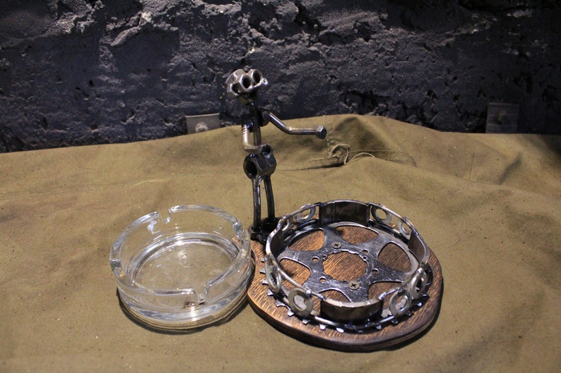 Download An Ashtray As A Gift A Cool Ashtray An Unusual Ashtray An Ashtray As A Gift To A Man Ashtrays Art Collectibles Advancedrealty Com