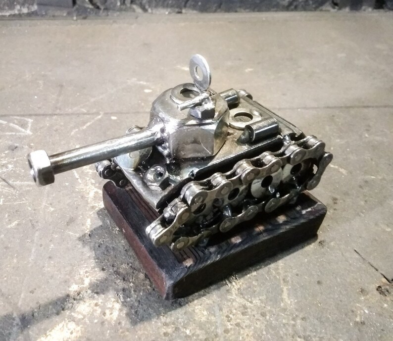 Metal Art Tankscrap / Metalmoving /metal Tank / Army / Etsy