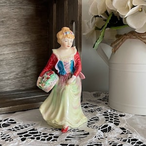 Figura de niña de flores de la década de 1940 / Vintage Paragon Bone China / Hecho en Inglaterra