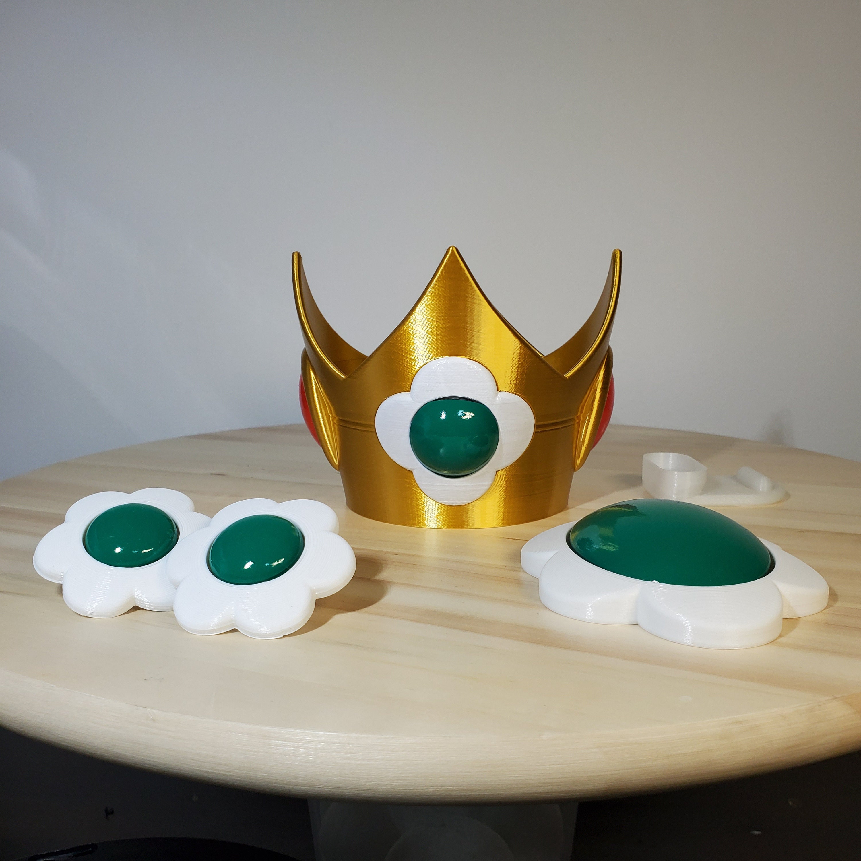 3DPrintProps Princess Daisy Accessories – Crown, Brooch, Earrings from Super Mario Bros Video Game Brooch + Earrings