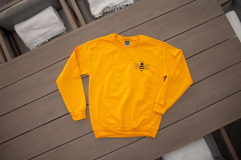 bee crewneck