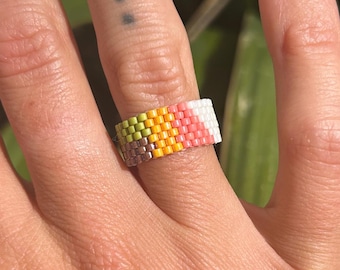 Anillo con cuentas, anillo de cuentas de semillas hecho a mano, colores personalizados disponibles, apilable.