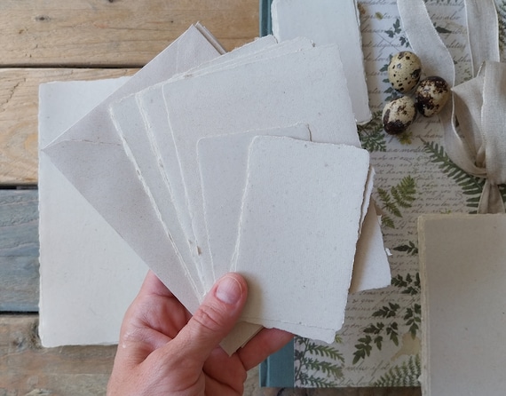 Handgeschöpftes Büttenpapier creme weiß, sehr glattes feines Papier