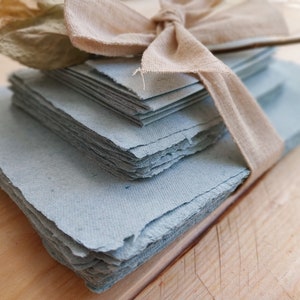 Büttenpapier hellblau, Handgeschöpftes Papier