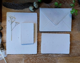 Handgeschöpftes Papier, Büttenpapier mit Pflanzen
