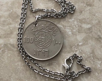 Collar con moneda de Arabia Saudita de 1 riyal y 100 halalah - Colgante Khālid vintage, hecho a medida, monedas raras - Accesorio de moda para amantes de las monedas