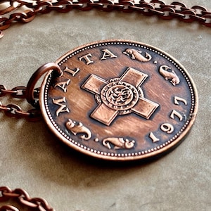 Halskette mit maltesischen 1 Cent Münzanhänger aus Malta | Vintage-Malta-Schmuck | Individuelles Geschenk für Sie und Ihn | Anhänger mit Münze aus den 50er Jahren
