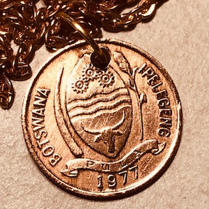 Botswana-Münzen-Halskette, 5 Thebe-Münzen-Anhänger, Vintage, persönlicher alter Vintage-handgemachter Schmuck, Geschenk, Freund-Charm für ihn, ihren Weltmünzsammler
