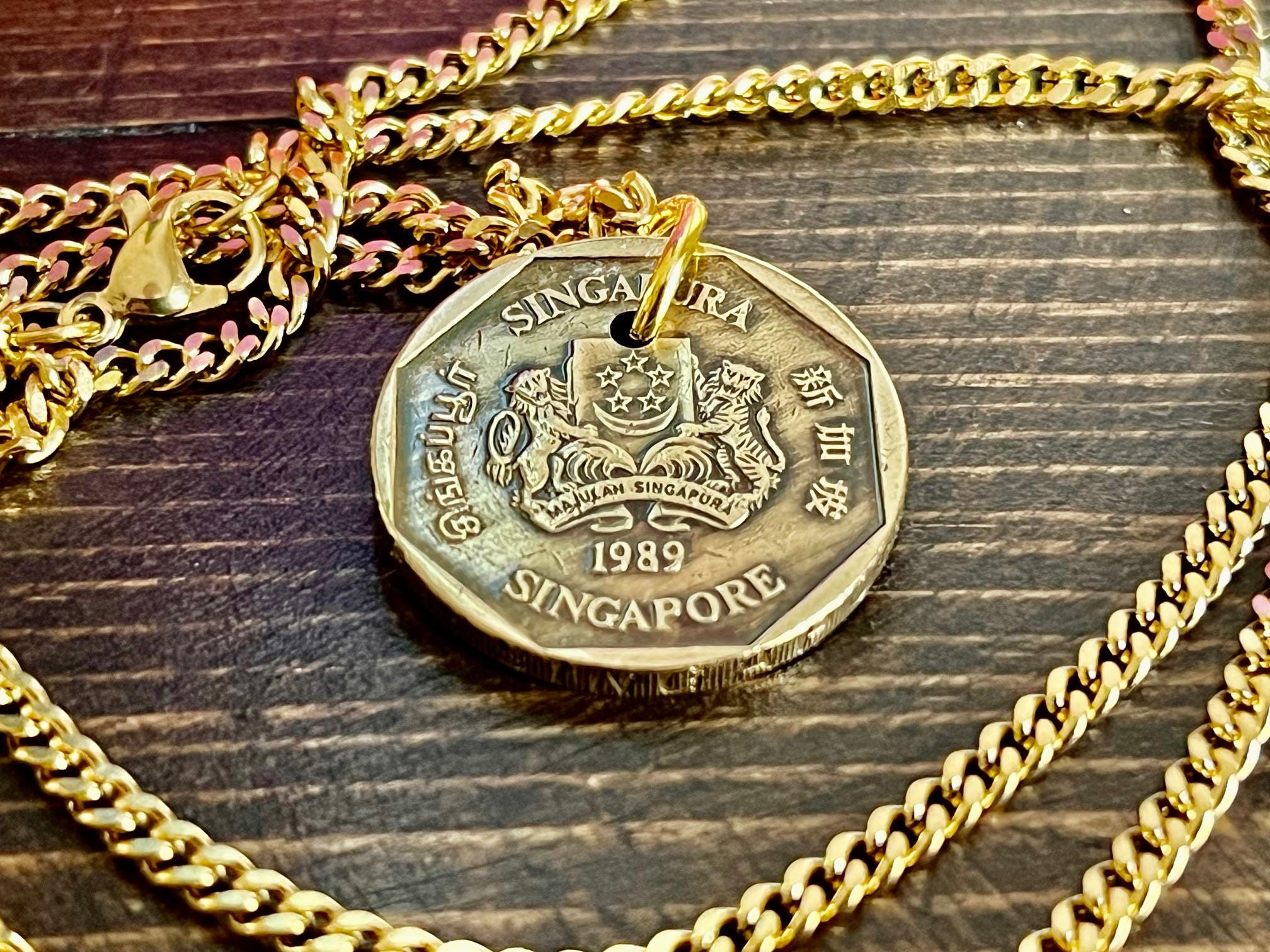 シンガポール 香港 1ドルコインペンダントネックレス 個人用 古い ヴィンテージ ハンドメイドジュエリーギフト 友人 チャーム 彼 彼女 世界コインコレクター