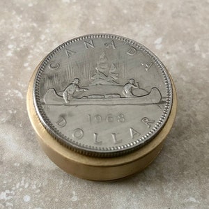 Boîte à tabac à priser en laiton vintage, cachette de pièce de monnaie du Canada, cadeau fait main pour homme, cadeau pour homme d'honneur, cadeau