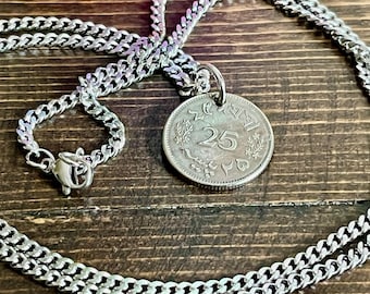 Ciondolo con moneta del Pakistan – Collana da 10 Paisa del 1964 / Gioielli vintage della Repubblica Islamica / Regalo fatto a mano con moneta in Urdu per lui o per lei