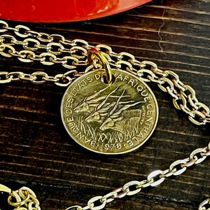 Collier pièce de monnaie du Cameroun avec pendentif du Cameroun 5 francs personnel ancien vintage bijoux faits main cadeau ami charme pour lui son monde collectionneur