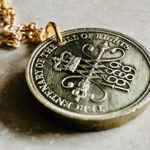 British Bill Of Rights 2 Pound 1989 Coin England United Kingdom Queen Elizabeth Jewelry Personal Necklace Gift Charm Him Her World Collector