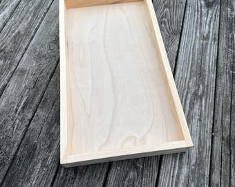 Pieza única: bandeja de madera lisa (sin asas).