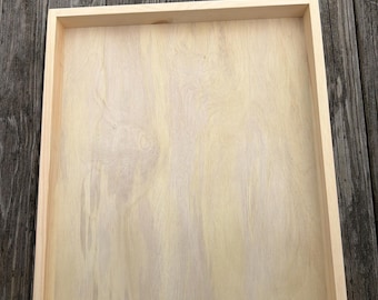 Una bandeja de madera lisa extragrande (sin asas).