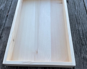 Una bandeja de madera sencilla (sin asas)