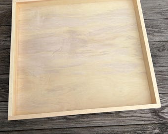 Una bandeja de madera lisa extragrande (sin asas).