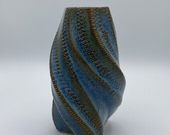 Triangle to Hexagon Twist Vase