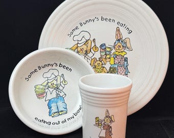 Set de Pascua Fiestaware "Some Bunny's Been..."