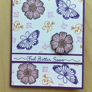 Carte 3D unique pour se sentir mieux bientôt, estampée à la main et colorée, fait main, fleurs, papillons, pour elle, violet, blanc, rose, élégant, rétablissement